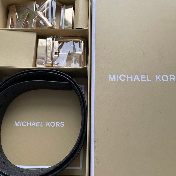 Michael Kors 4-in-1 Logo Box Belt Set
